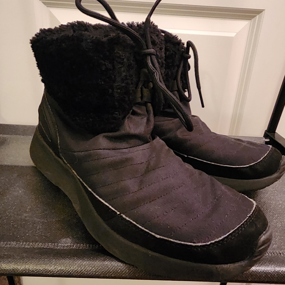Cozy Black Fur-Lined Boots